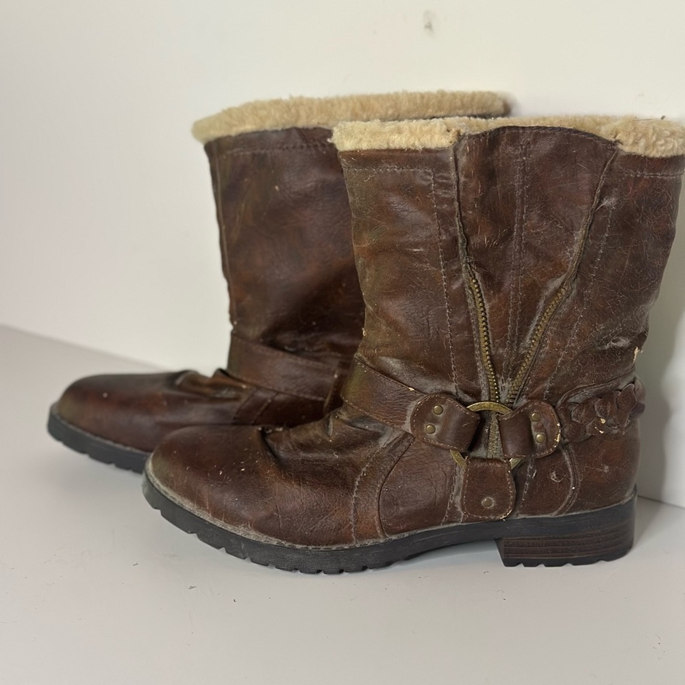Report - vegan leather brown boots with faux fur trim